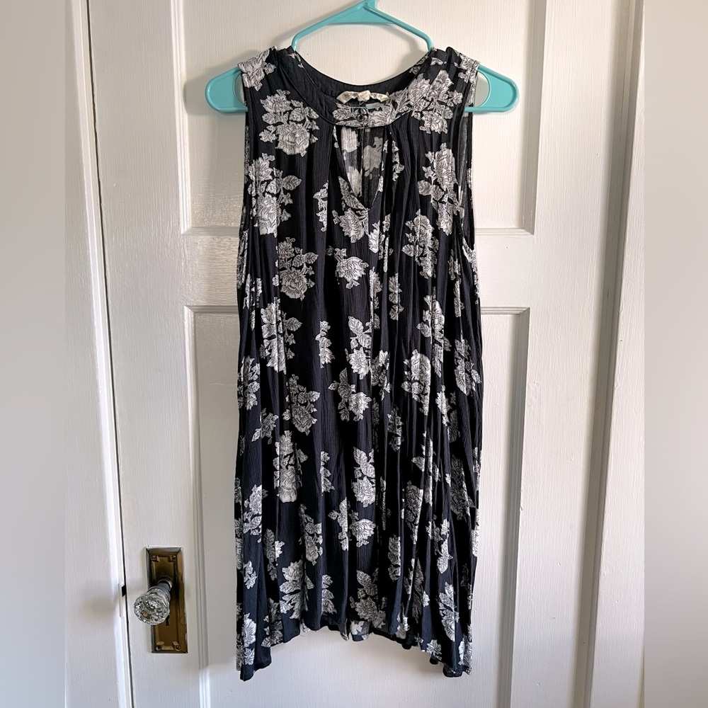 Sleeveless Shift Dress